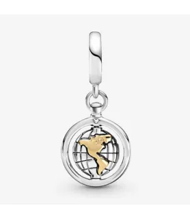 Zilveren bedel met wereldbol ontwerp en gouden Amerikaans continent detail, sieradenaccessoire