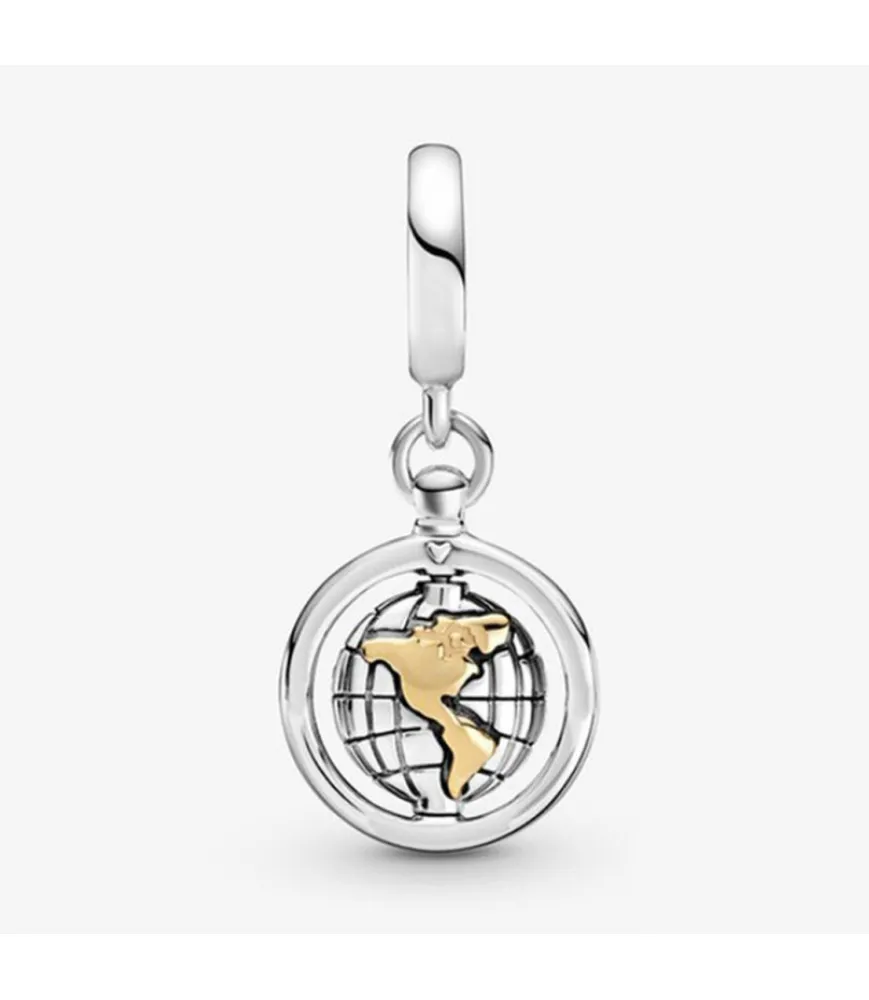 Zilveren bedel met wereldbol ontwerp en gouden Amerikaans continent detail, sieradenaccessoire