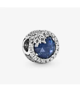 Pandora compatibele zilveren bedel met blauwe edelsteen en sneeuwvlokdetail, zijkantweergave, sieradenaccessoire